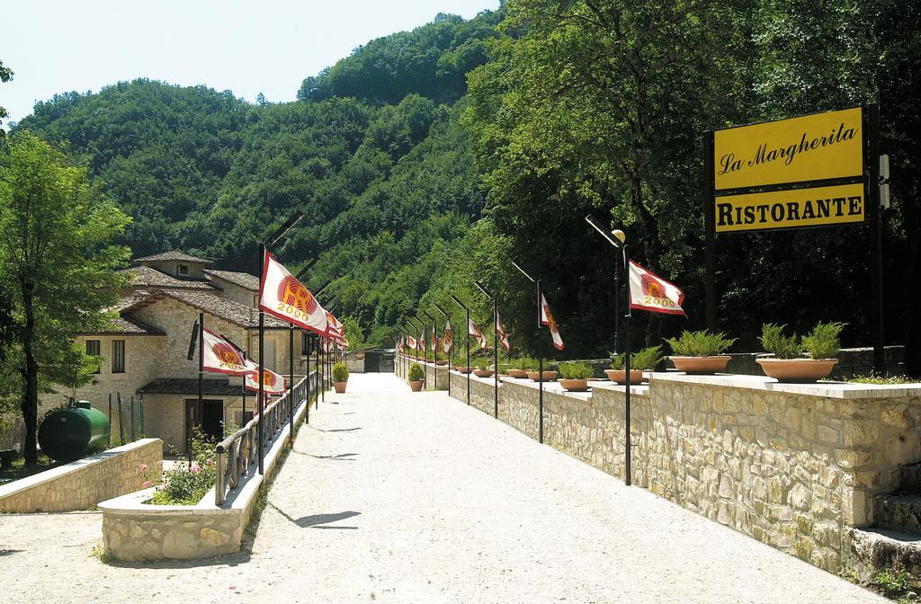 Hotel Roccaporena & La Margherita Cascia Exterior foto